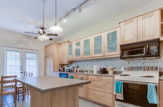 Building Photo - 2216 San Gabriel St