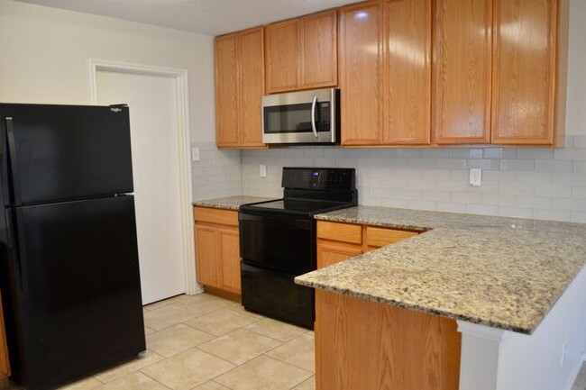 Building Photo - Beautiful, remodeled 3 bedroom 2 bath in C...