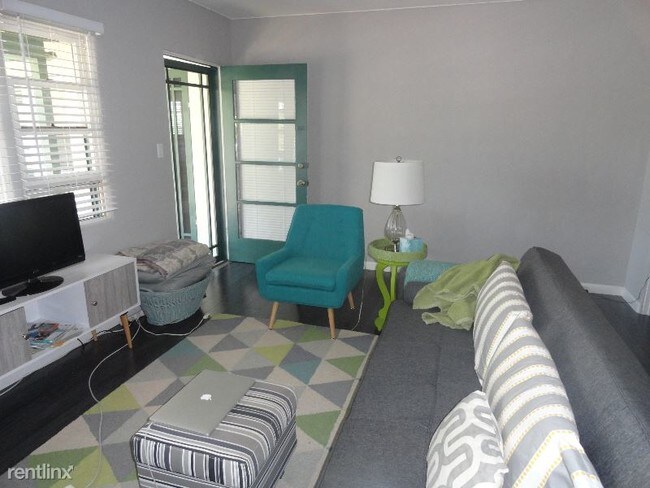 Foto del edificio - Studio, 1 bath Apartment - 1000 2nd Ave
