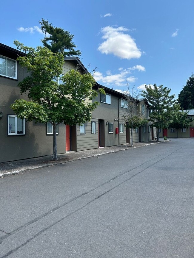 Building Photo - (749) Jackson Square - 2 Bedroom / 1.5 Bathroom – Albany