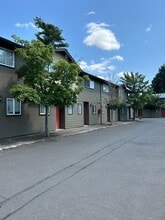 Building Photo - 505 SE 27th Ave