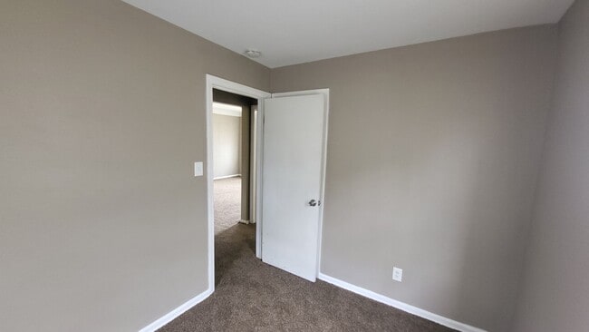 Building Photo - 2-bedroom, newly remodeled home on Flint's Southwest side.