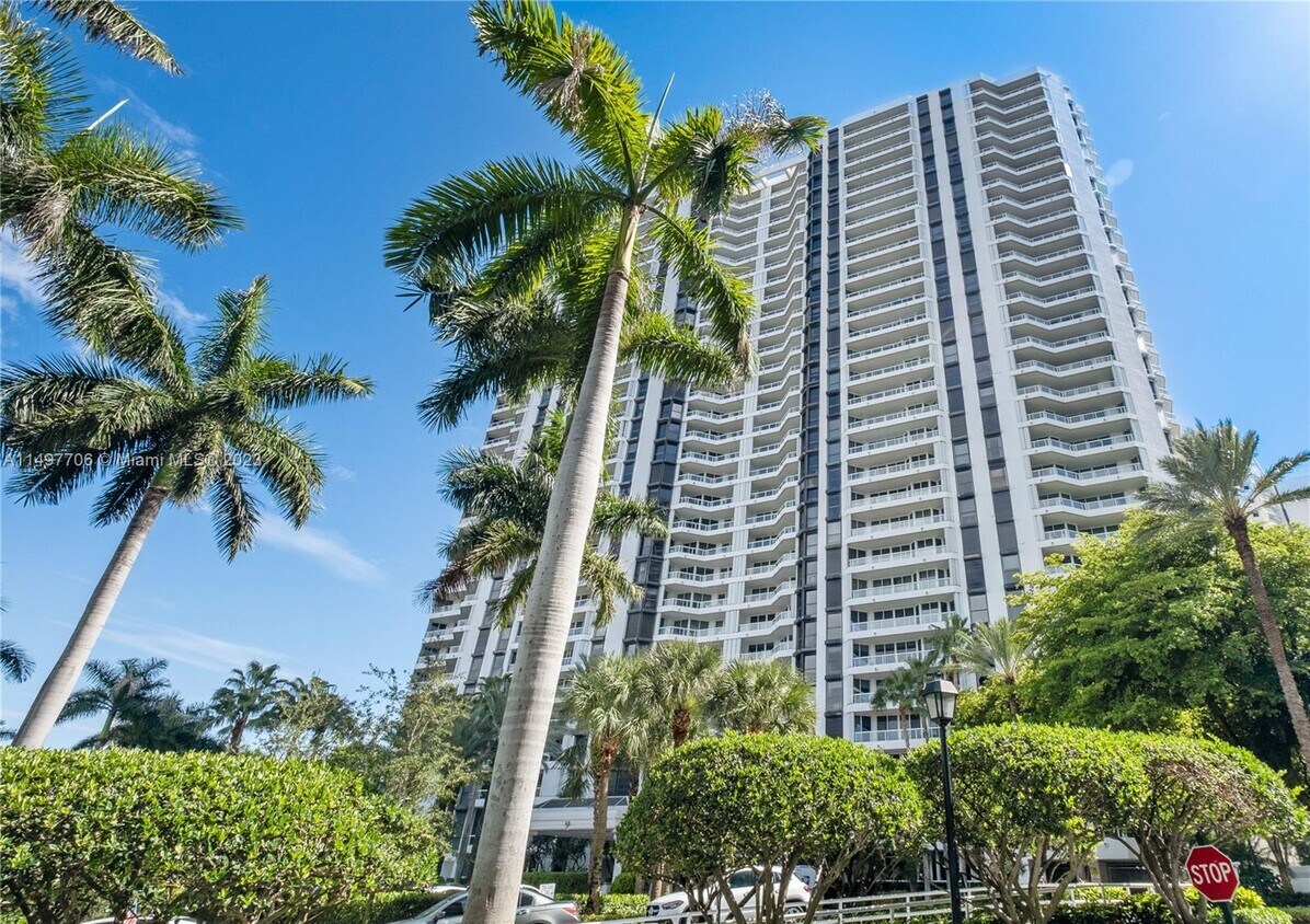 Primary Photo - 21055 Yacht Club Dr