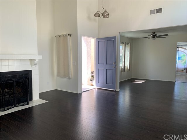 Foto del edificio - 2395 N River Trail Rd