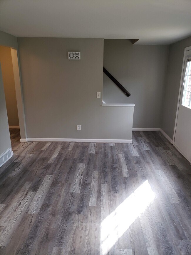 Building Photo - 4054 Mt Royal Blvd