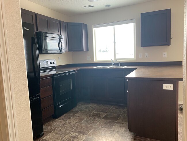 Building Photo - Beautiful 4 bedroom 2.5 Bath home in Coeur...