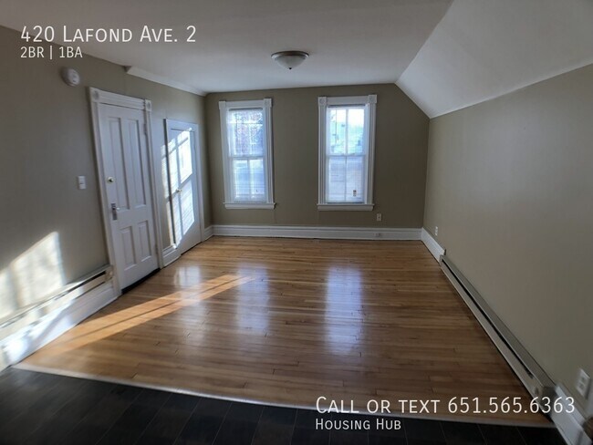 Building Photo - Upper Level Two Bedroom Duplex w/ Open Lay...