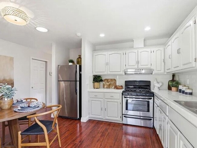 Building Photo - 2019 Malden Ave