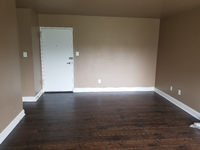 Building Photo - 1001 Chillum Rd