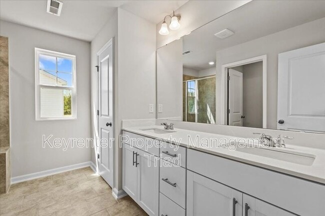 Building Photo - 1288 Maple Br Cir