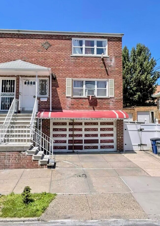 Building Photo - 2743 Yates Ave