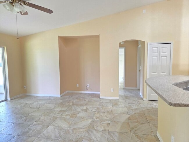 Building Photo - Immaculate 3Bed/2Bath Home-Spacious~Two-Ca...