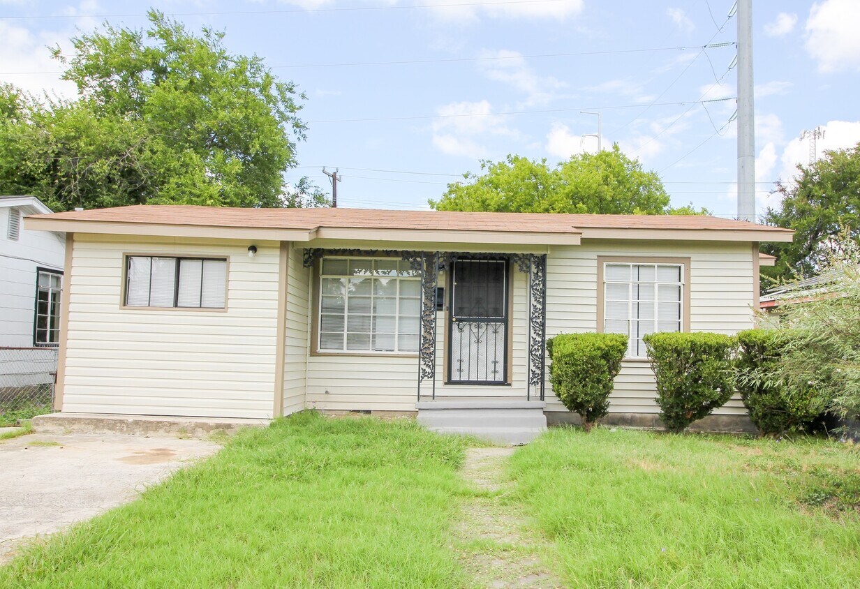 Primary Photo - ADORABLE 3 BEDROOM 1 BATH REMODELED