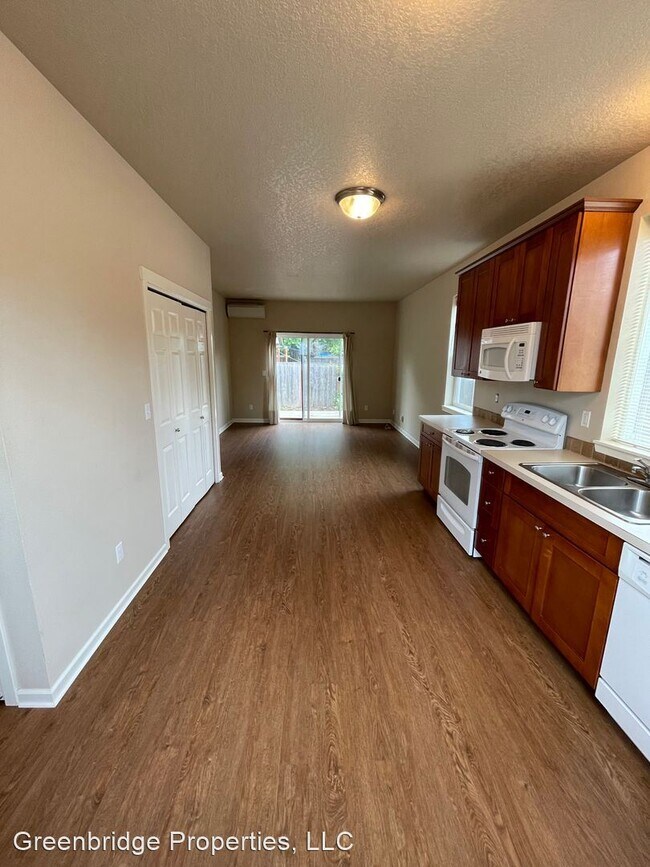 Building Photo - 2 br, 1 bath House - 6105 SE 74th Ave.
