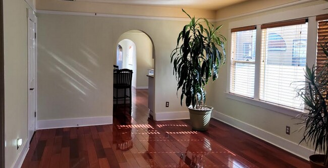 Foto del edificio - Bright  3bed/2bath single family home with...