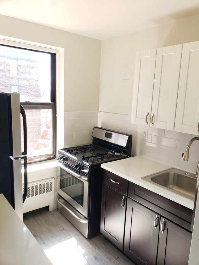 Kitchen - 6161 Dry Harbor Rd