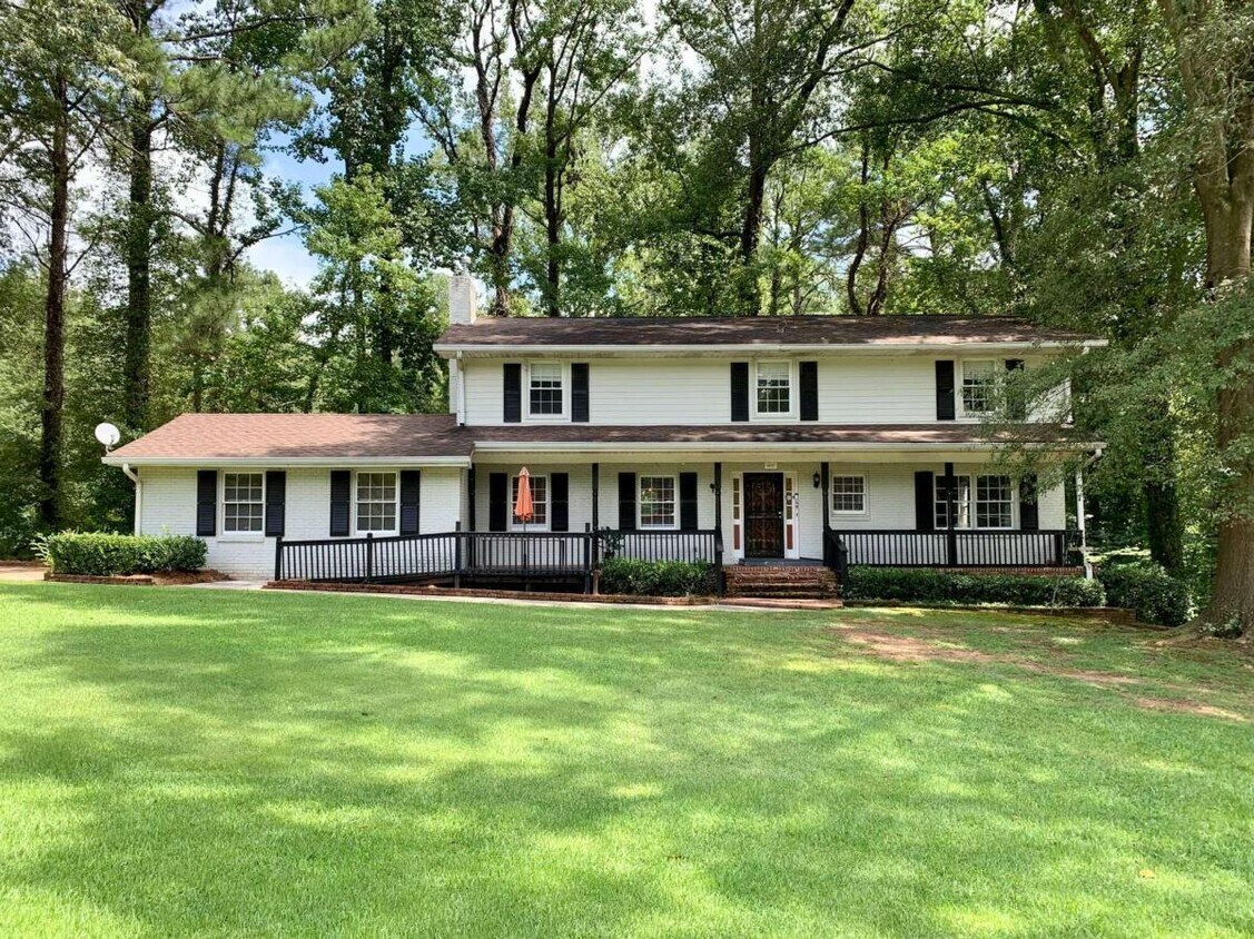 1010 Allgood Rd, Stone Mountain, GA 30083