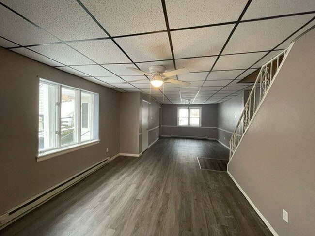 Building Photo - 3 bedroom 1 bathroom