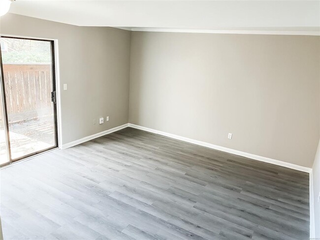 Foto del edificio - 1659 E Trinity Blvd