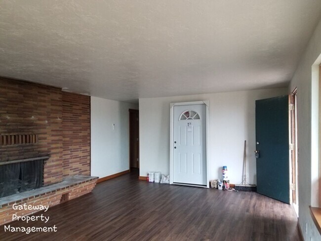 Foto del edificio - 3 Bedroom in town with a view!