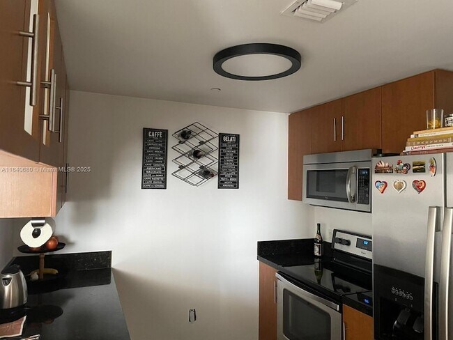 Foto del edificio - 601 NE 23rd St