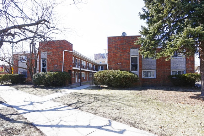 Building Photo - 7806-7812 S Troy