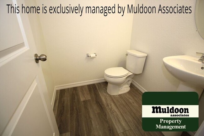 Foto del edificio - 8012 Hardwood Cir