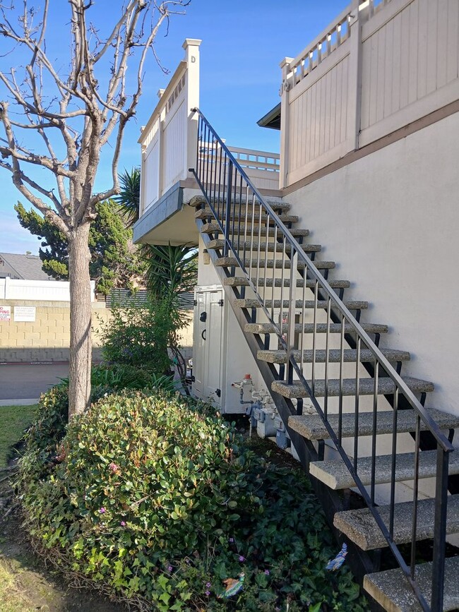 Building Photo - Beautiful Three Bed/Two Bath Townhome-Newl...