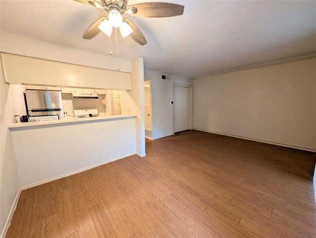 Foto del edificio - 7801 Shoal Creek Blvd