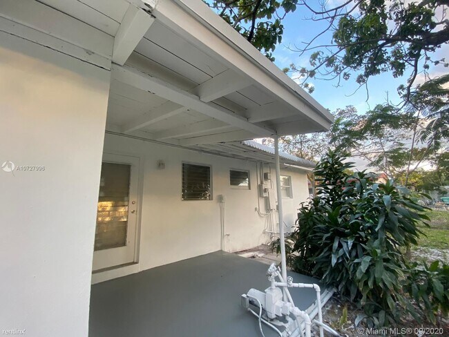 Building Photo - 2 br, 1 bath House - 401 SW 25th Ter