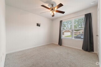 Building Photo - 7805 Lakeside Oaks Dr
