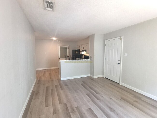 Foto del edificio - 108 N 7th St
