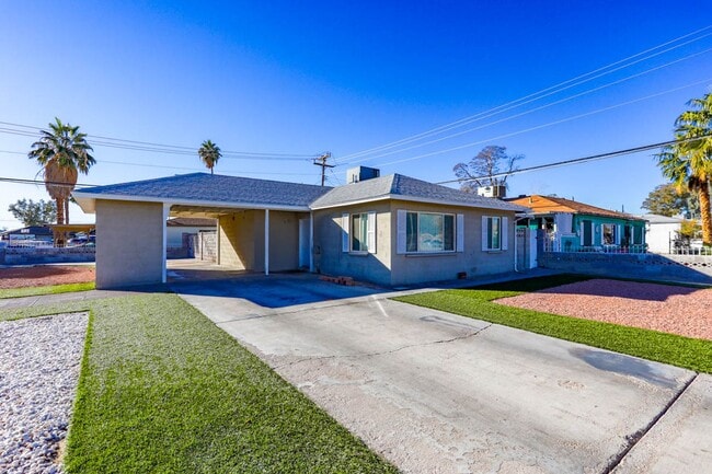 Foto del edificio - Nicely Updated 2 Bed, 1 Bath Single Story Home In Established Neighborhood