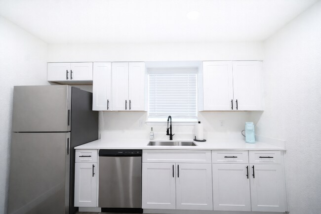 Foto del edificio - 5221 Bonita Ave