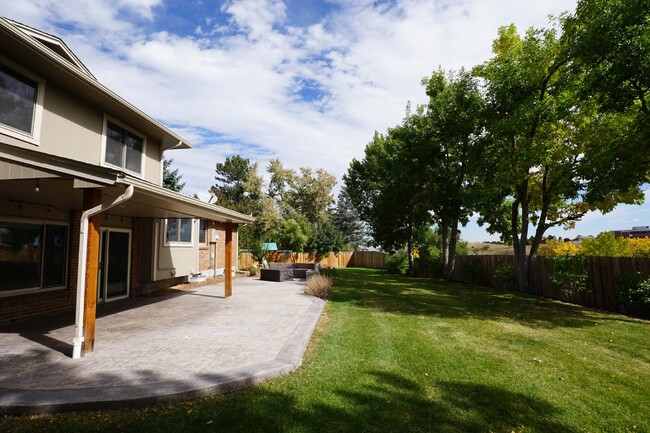 Building Photo - Lovely 4 Bedroom Home Golden!!