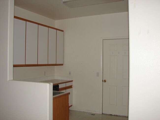 Foto del edificio - 1720-1720 W Peninsula Dr