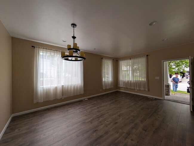 Building Photo - 4bd/2.5ba Snohomish Home