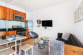 Foto principal - 122 E 102nd St