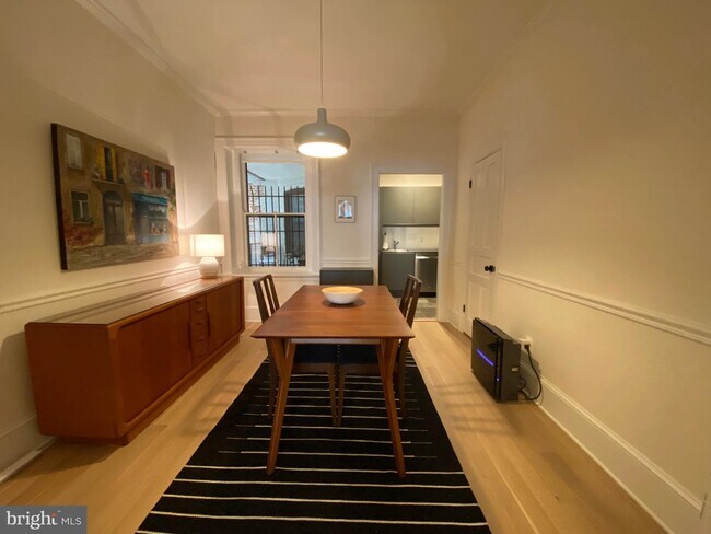 Foto del edificio - 3020 Dent Pl NW