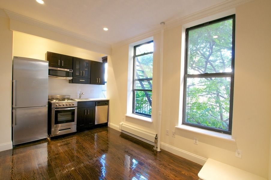 Foto del edificio - 353 E 9th St