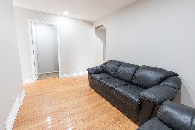 Photo du bâtiment - 1294 Cahill Dr