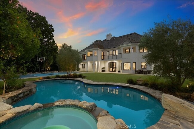 Foto del edificio - 5946 Woodlake Ave