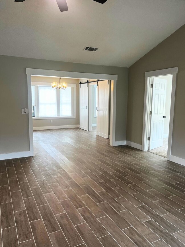 Building Photo - Spacious 4 Bedroom Home with Flex Room & S...