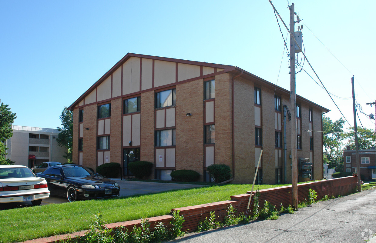 Building Photo - 218 S 38th St