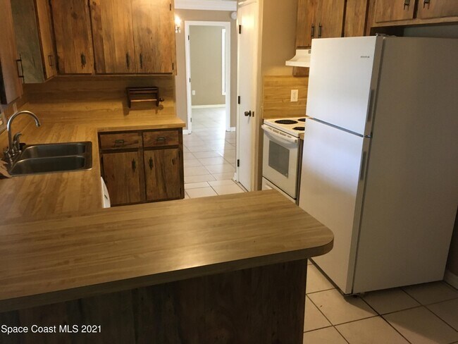 Foto del edificio - 626 Fairhaven St NE