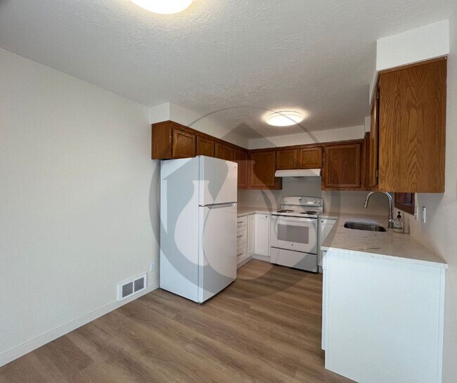 Building Photo - 47th Triplex #2025-1768