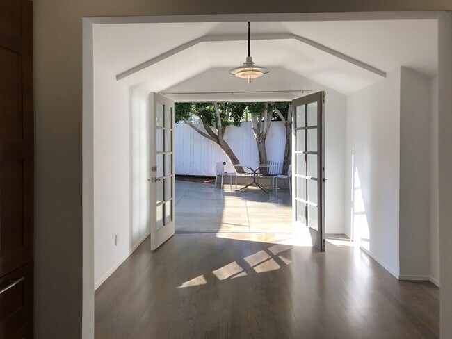 Building Photo - 8953 Norma Pl