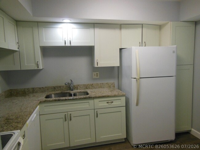 Building Photo - 105 Lake Helen Dr