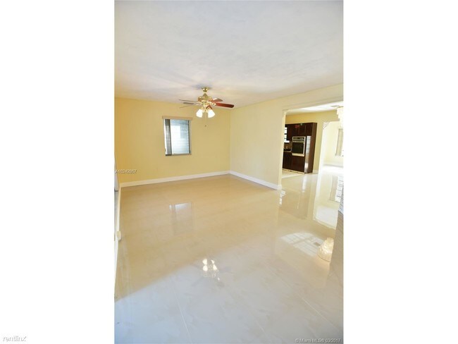 Building Photo - 2411 Arcadia Dr