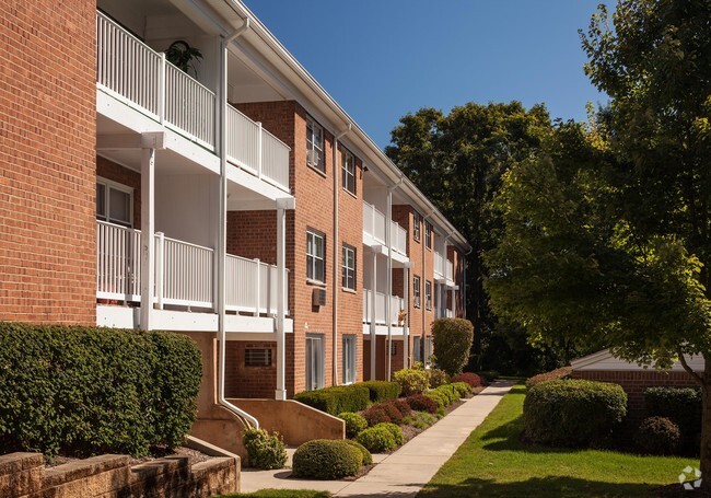 Balconies - Crestview Apartments